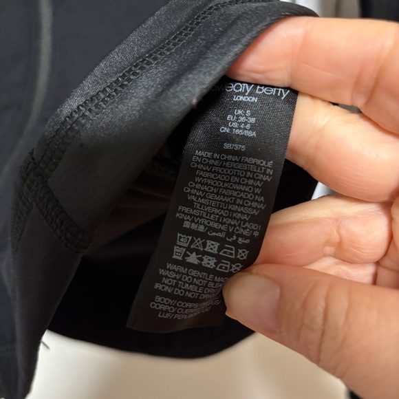 New Halle Berry x Sweaty Betty Storm High Shine Zip Through Jacket Size S - Picture 9 of 10